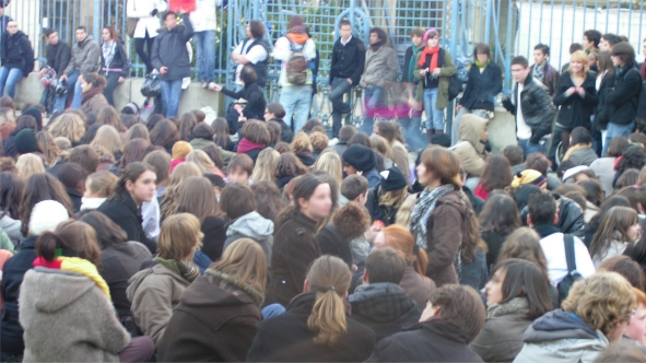 Sitting devant la Prfecture d’Angers, le 15/12/2008 - 170.4 ko